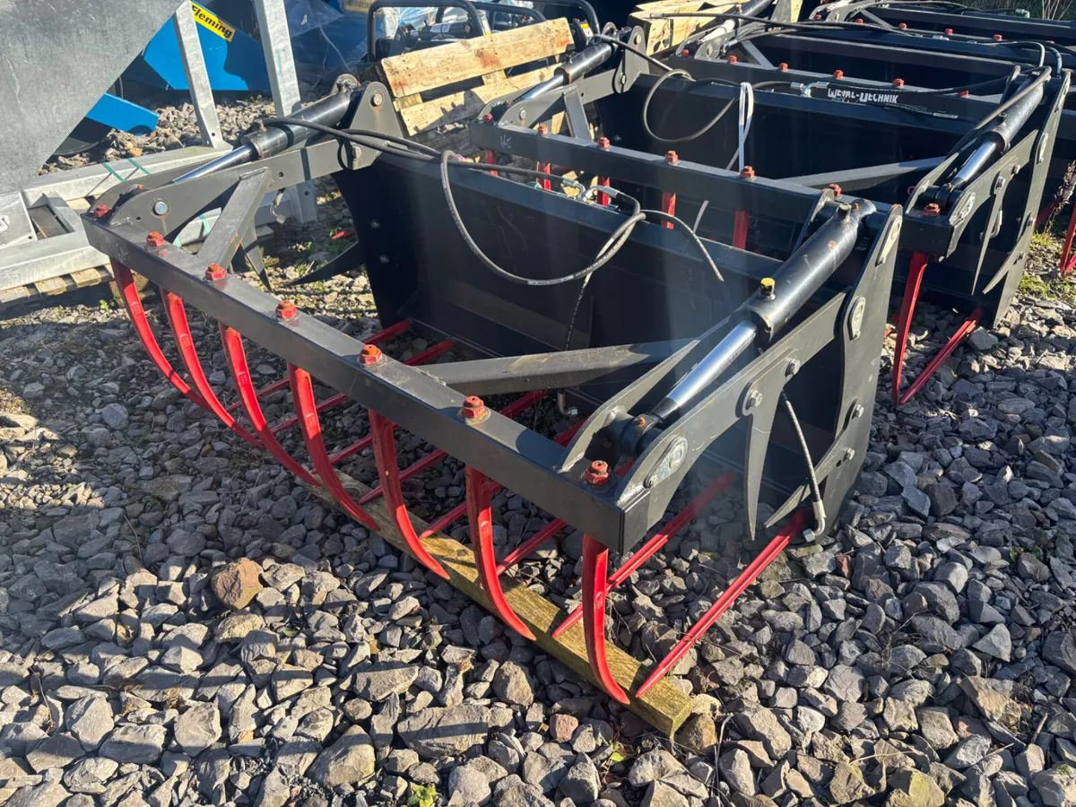 Tractor loader Grabs - Image 1