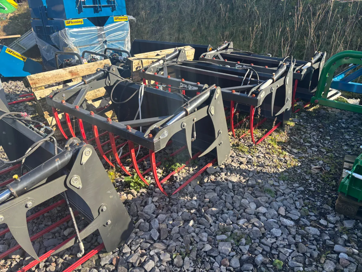 Tractor loader Grabs - Image 3