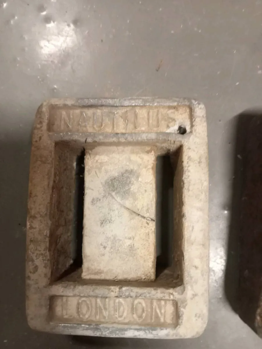 Two old led weights - Image 4