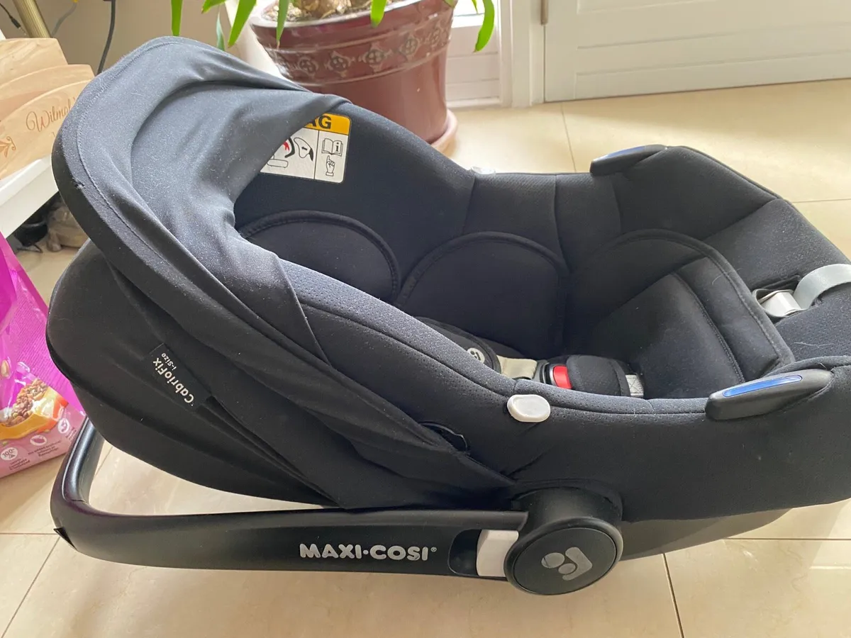Baby Car Seat and Base - Image 4