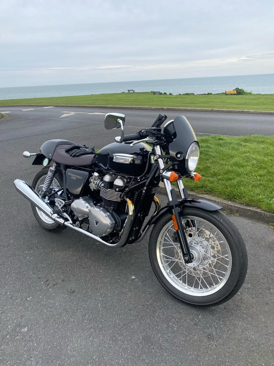 Triumph thruxton 900 - Image 1
