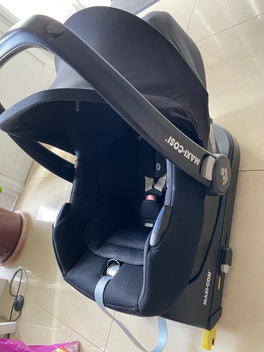 Baby Car Seat and Base - Image 1