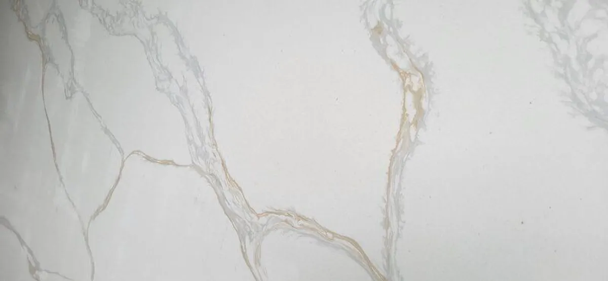 Gold calacutta quartz - Image 1