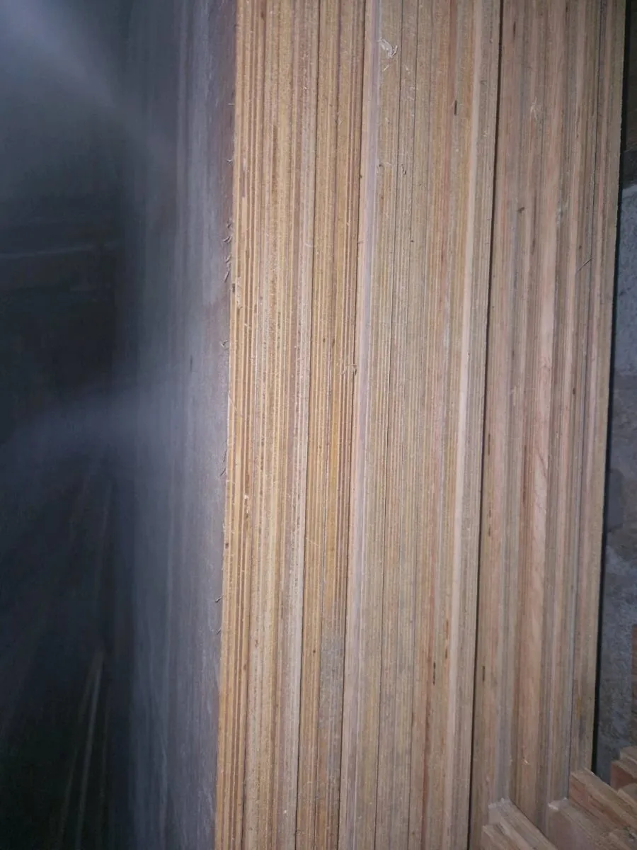 Sheets of ply - Image 1