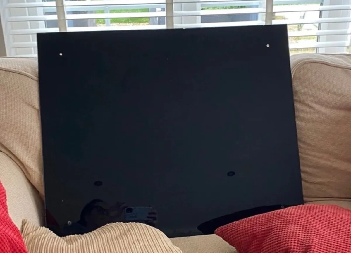 FREE black gloss glass backsplash