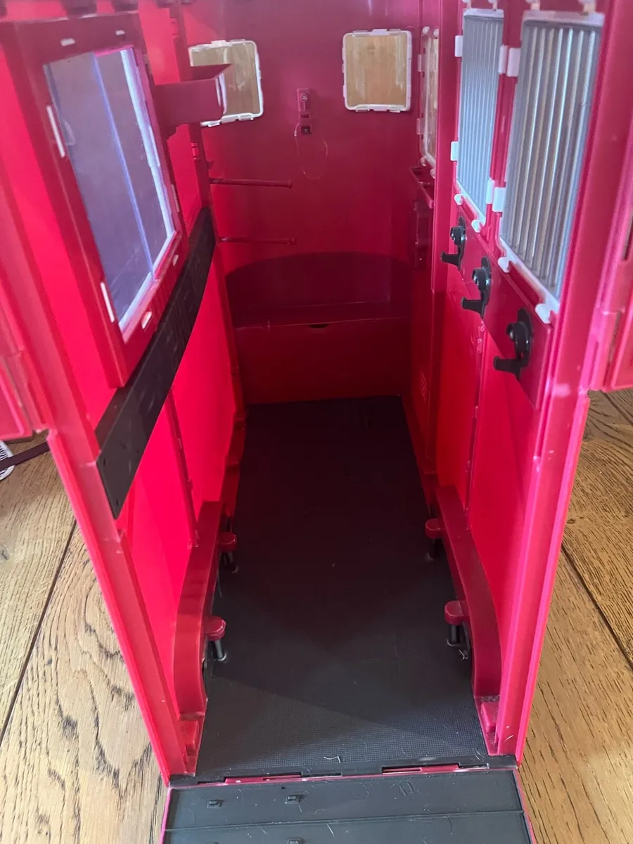 Our generation horse,stable and trailer - Image 3