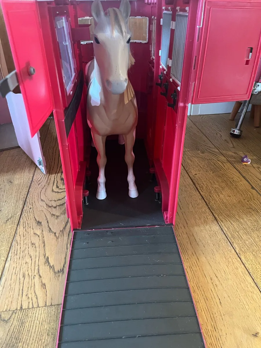 Our generation horse,stable and trailer - Image 2