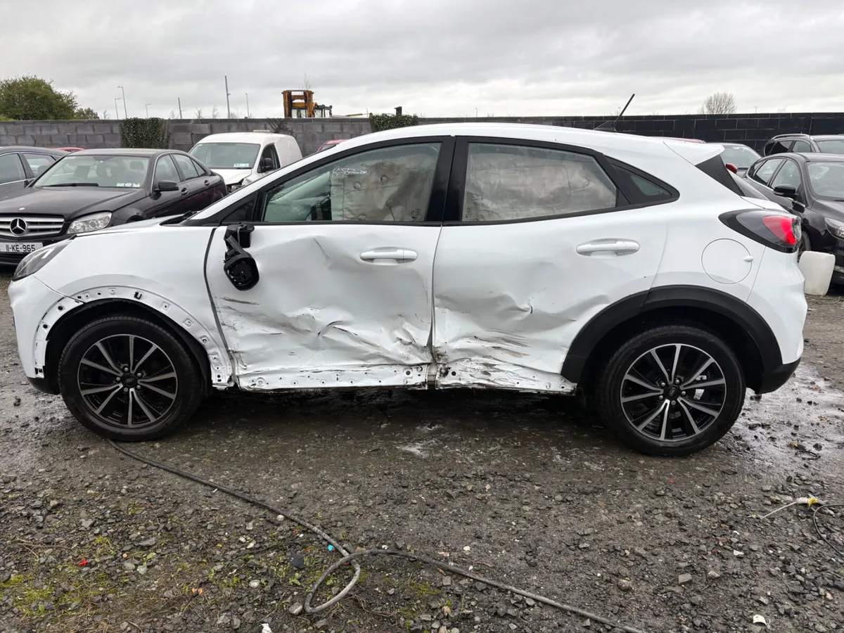 2020 Ford Puma high spec driving - Image 4