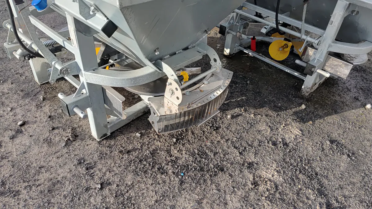Fertiliser spreader Tolmet - Image 3
