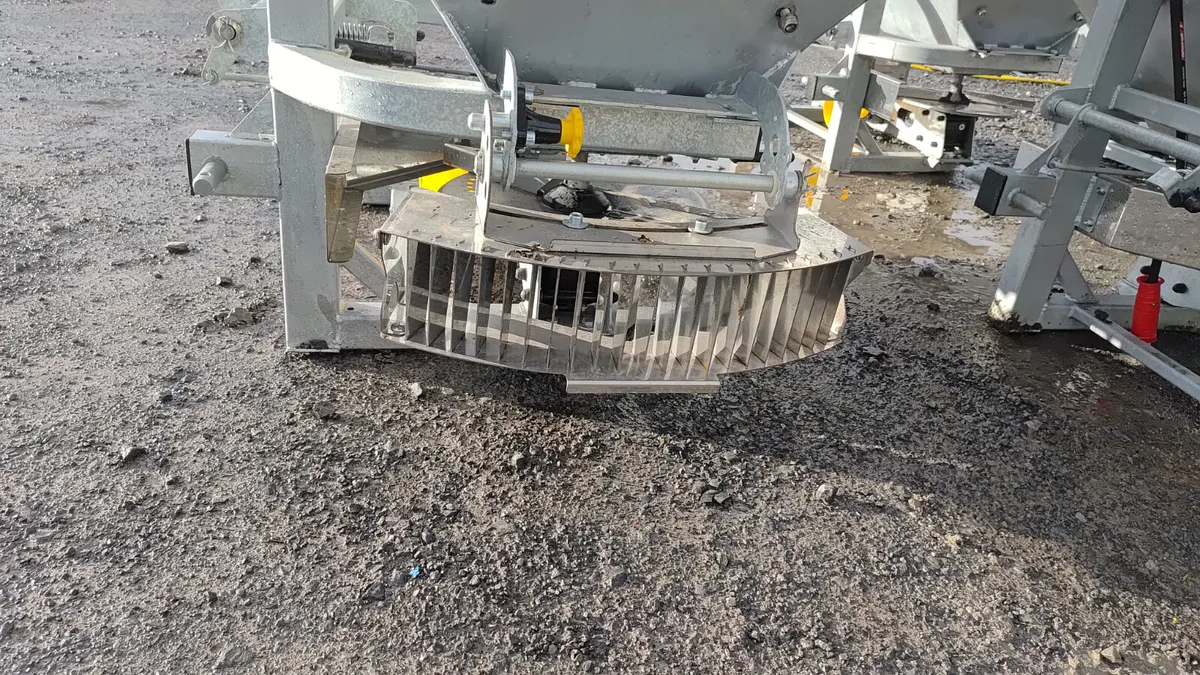Fertiliser spreader Tolmet - Image 4