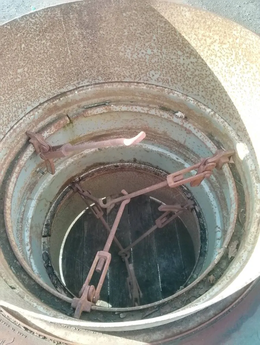 16.9 34 duals wheels & 420 85 35 tyre as new - Image 2