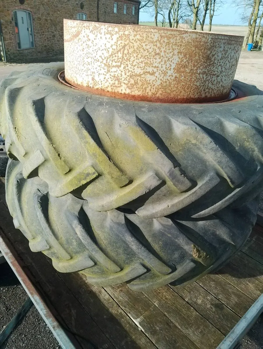 16.9 34 duals wheels & 420 85 35 tyre as new - Image 3