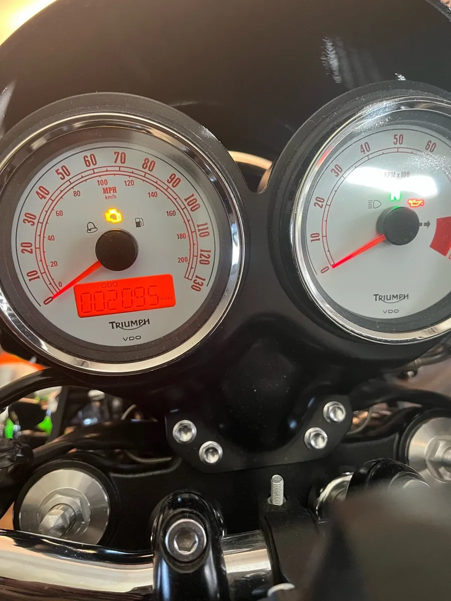 Triumph thruxton 900 - Image 3