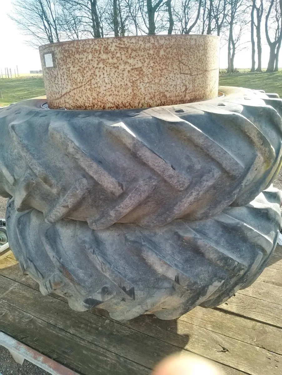 16.9 34 duals wheels & 420/85R34 tyre as new - Image 1