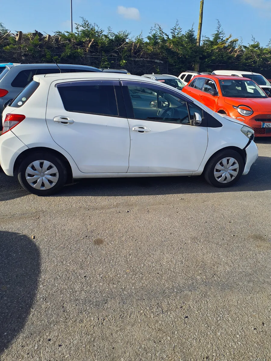 Toyota vitz 2012 light damage - Image 3