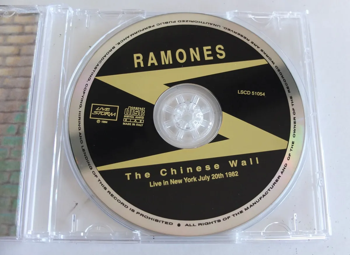 Ramones, "The Chinese Wall". - Image 2