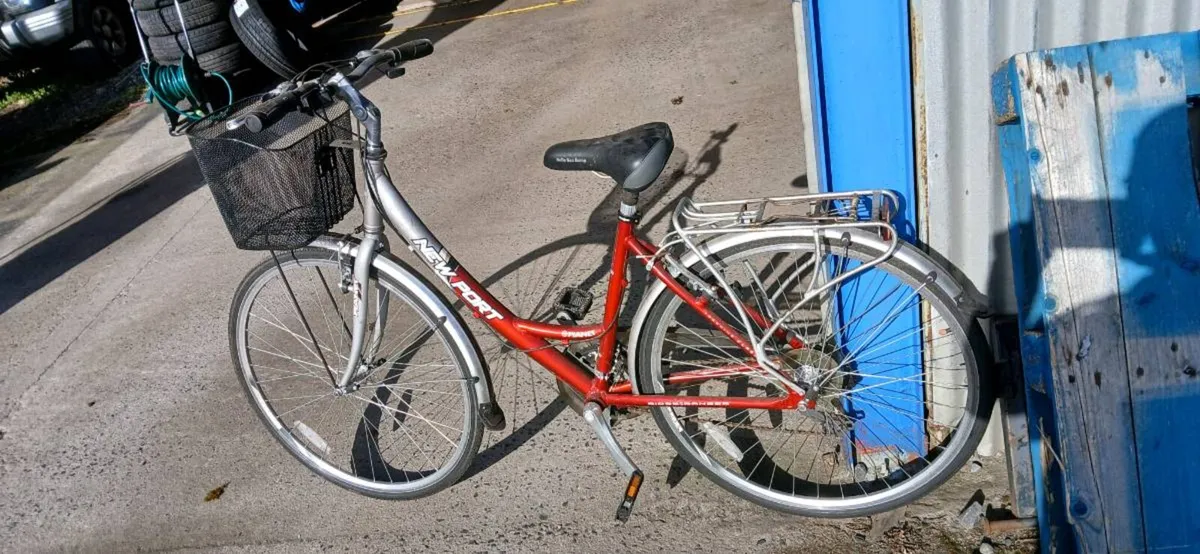Ladies bicycle - Image 1