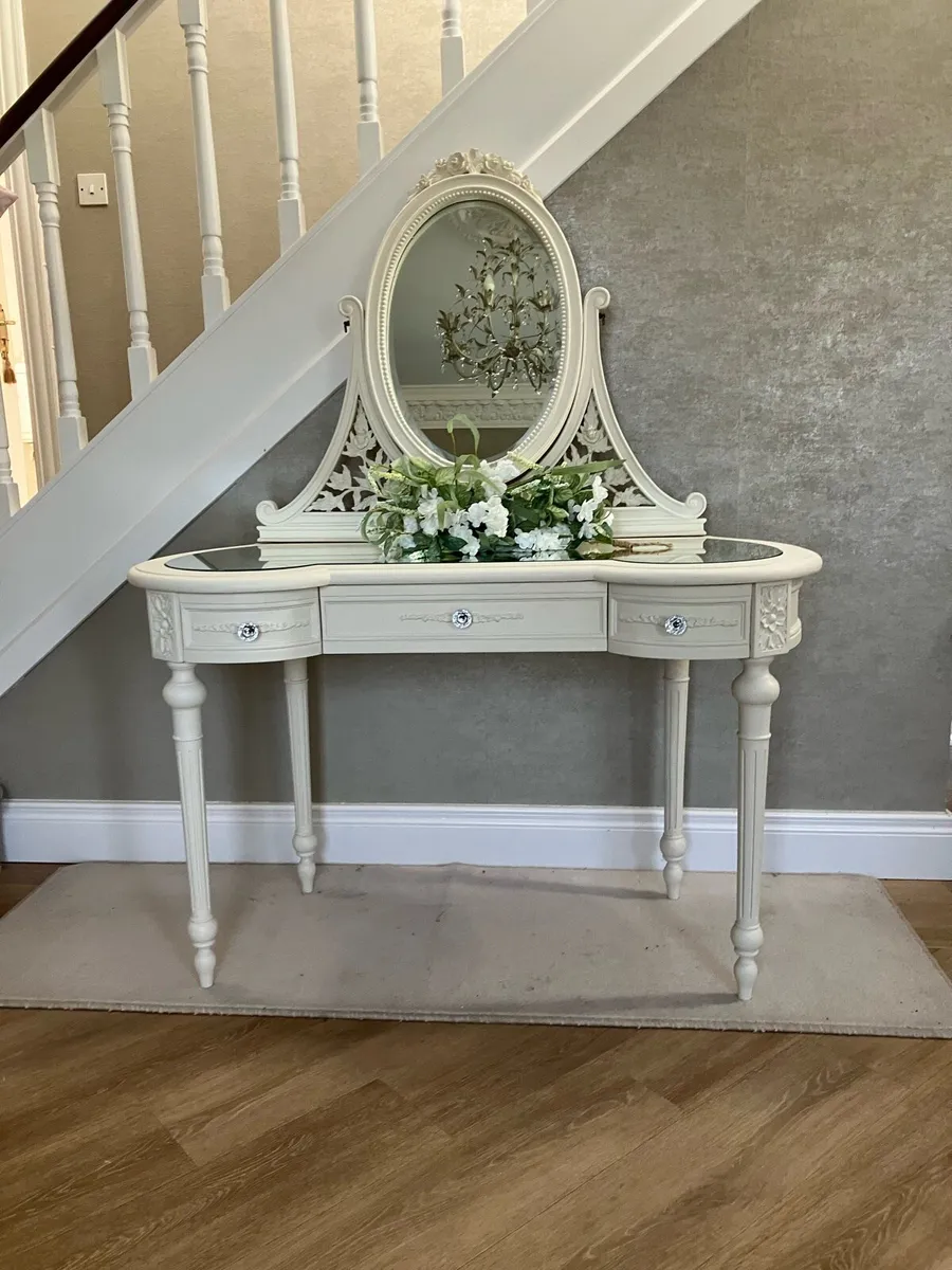 Dressing table and mirror - Image 3