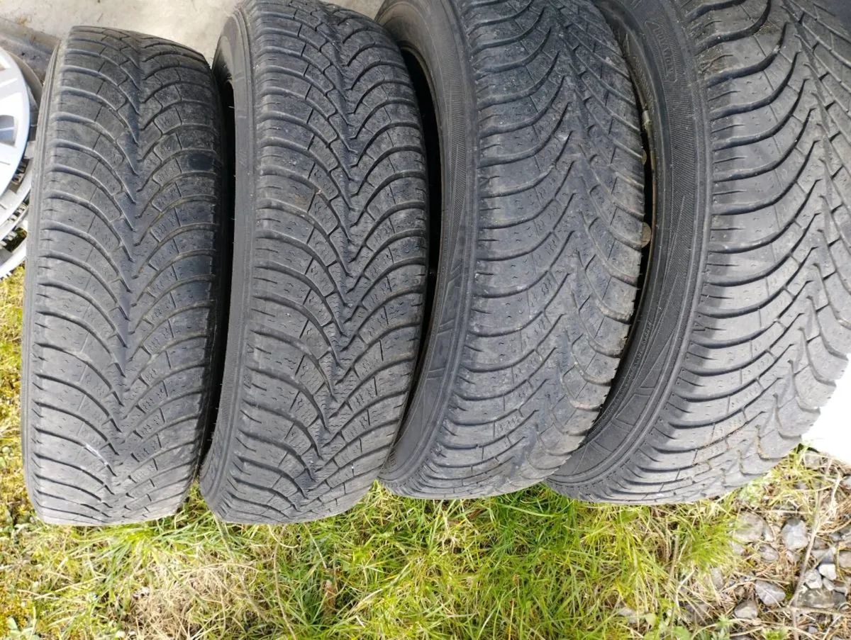 4 wheels 14" 165/65 of a Suzuki - Image 3