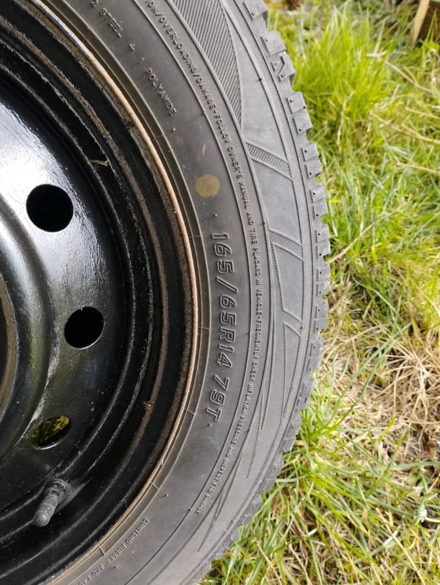 4 wheels 14" 165/65 of a Suzuki - Image 4