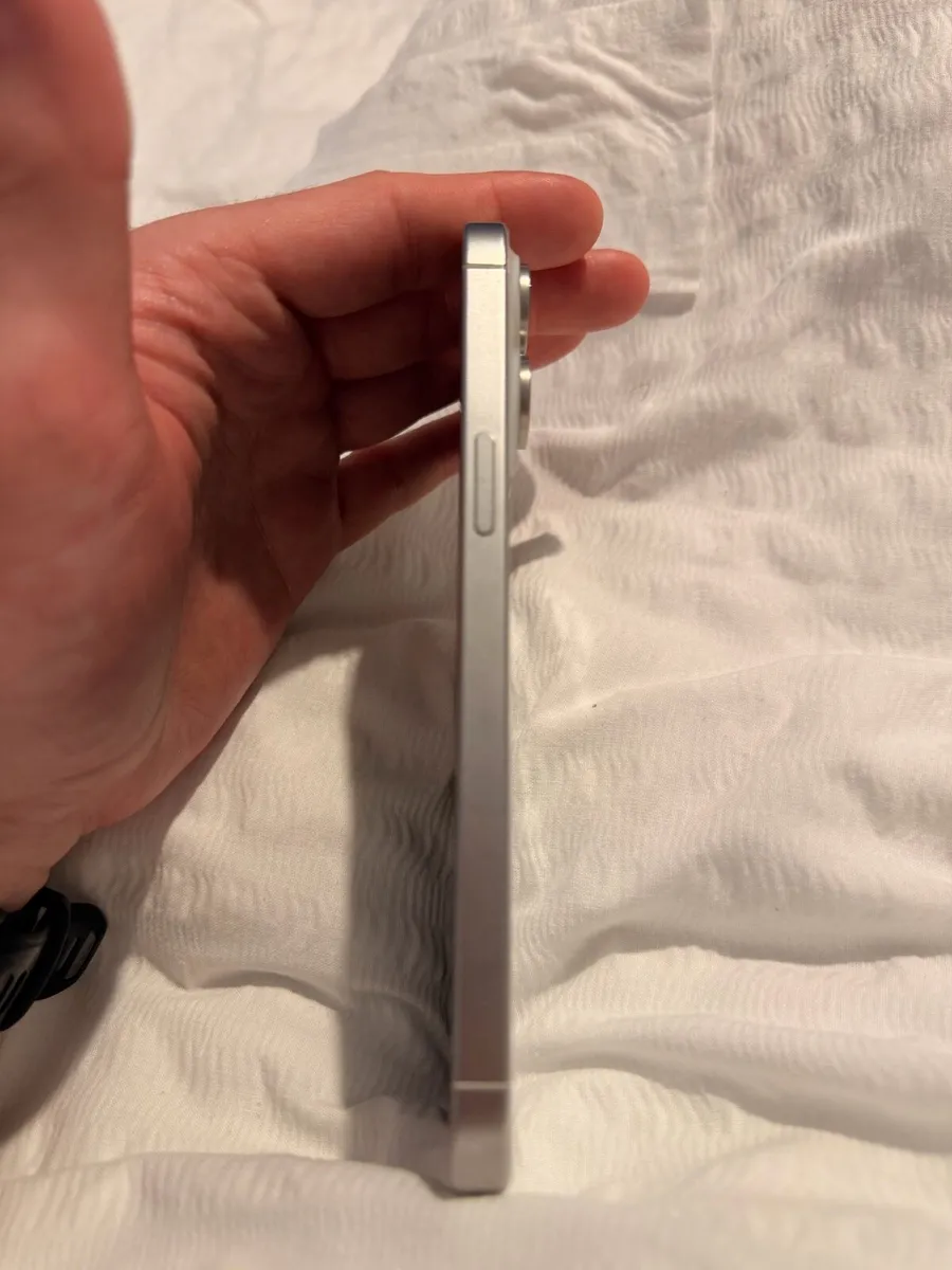iPhone 15 Pro Max 256GB - Image 4