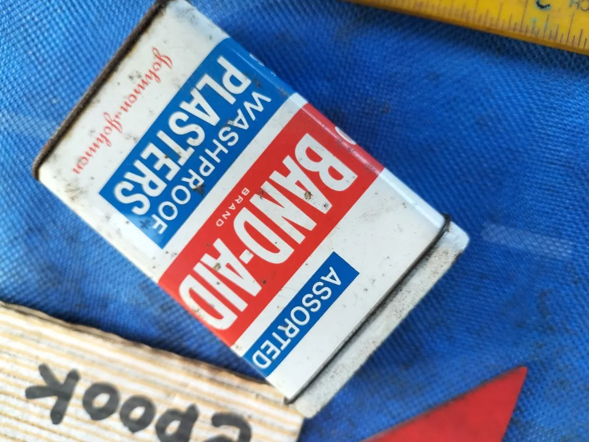 100 Rivets in a Tin Box - Image 2