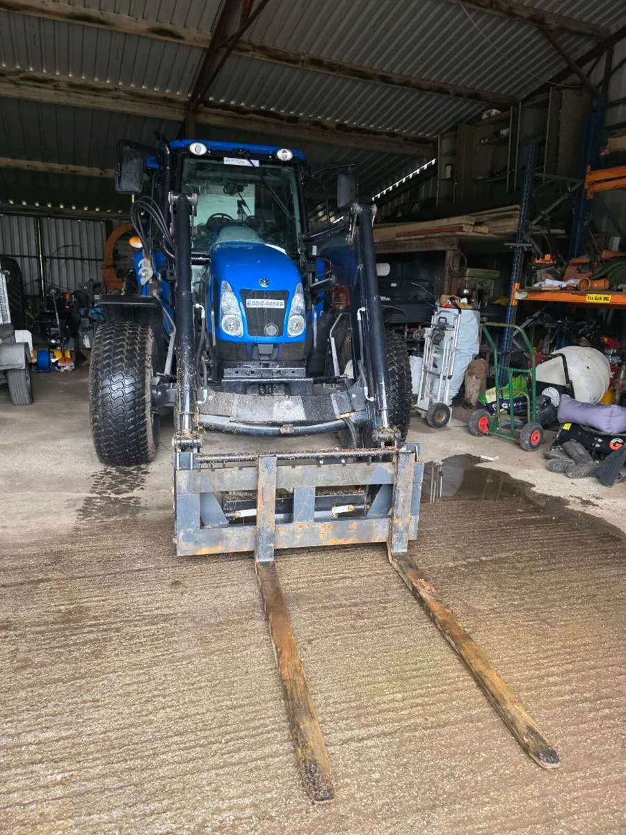 New Holland  T5040 - Image 2