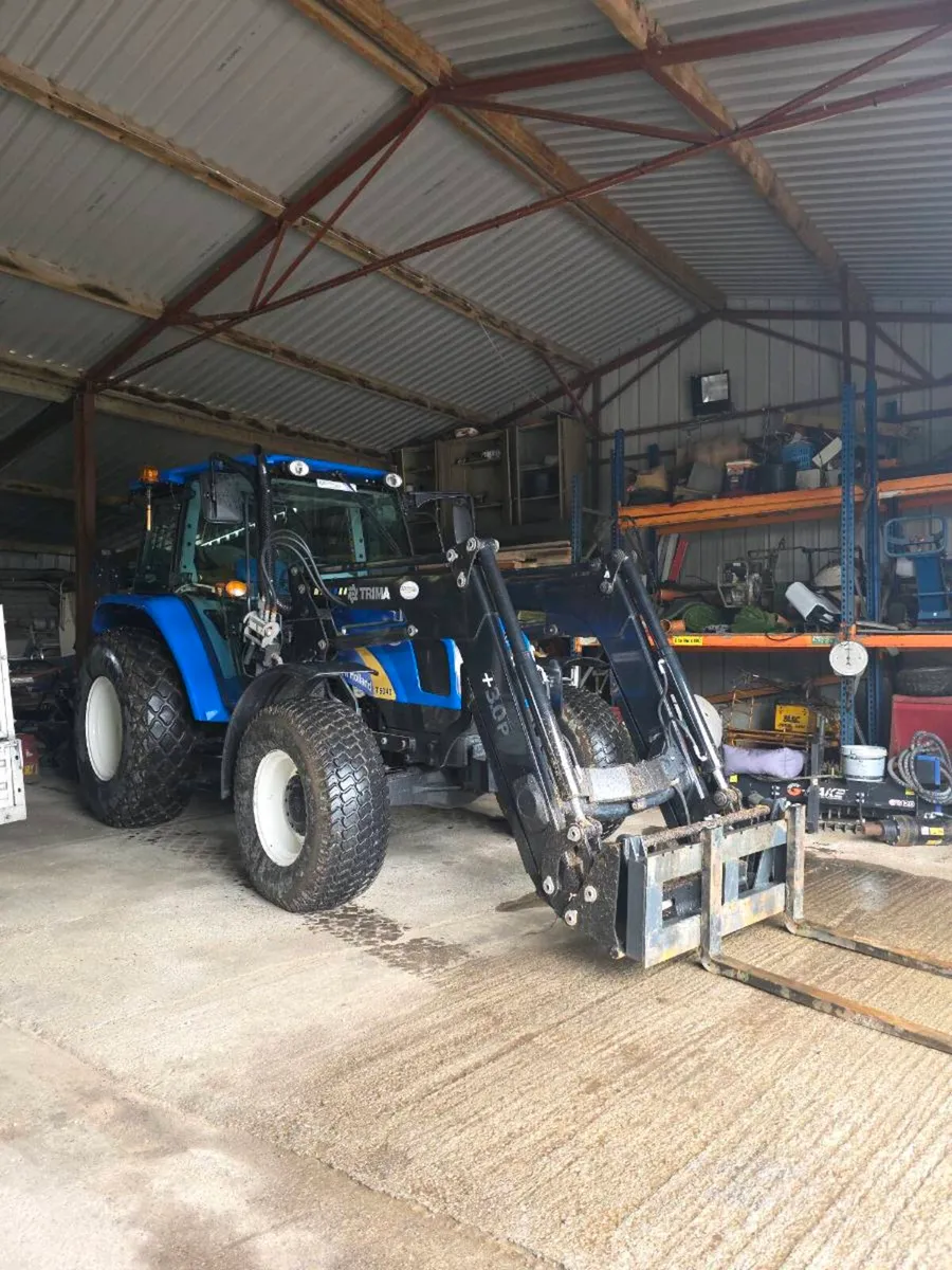 New Holland  T5040 - Image 3