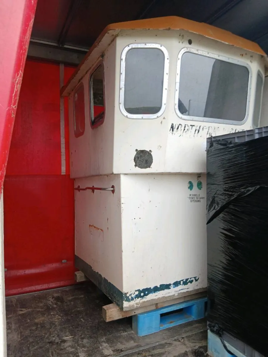 Wheelhouse. / wheel house - Image 3