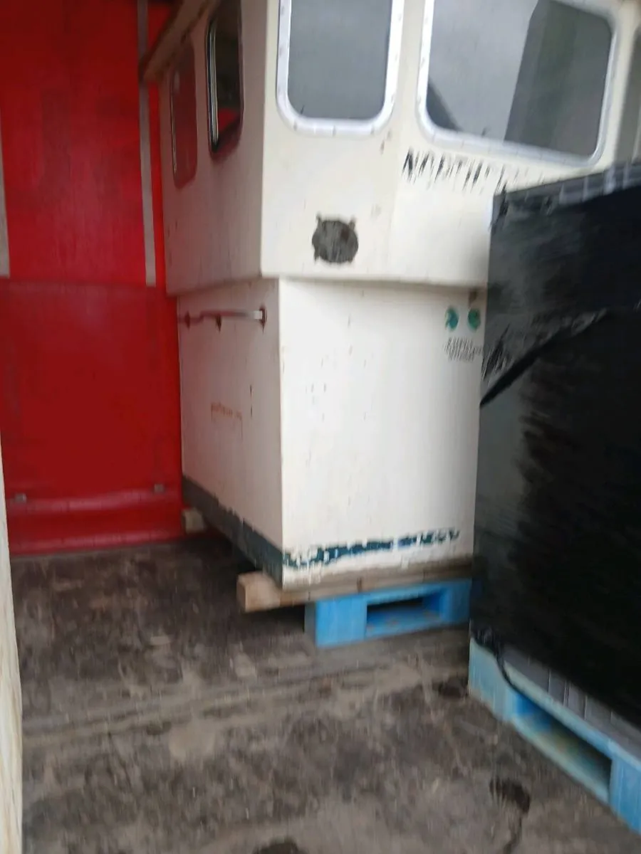 Wheelhouse. / wheel house - Image 2