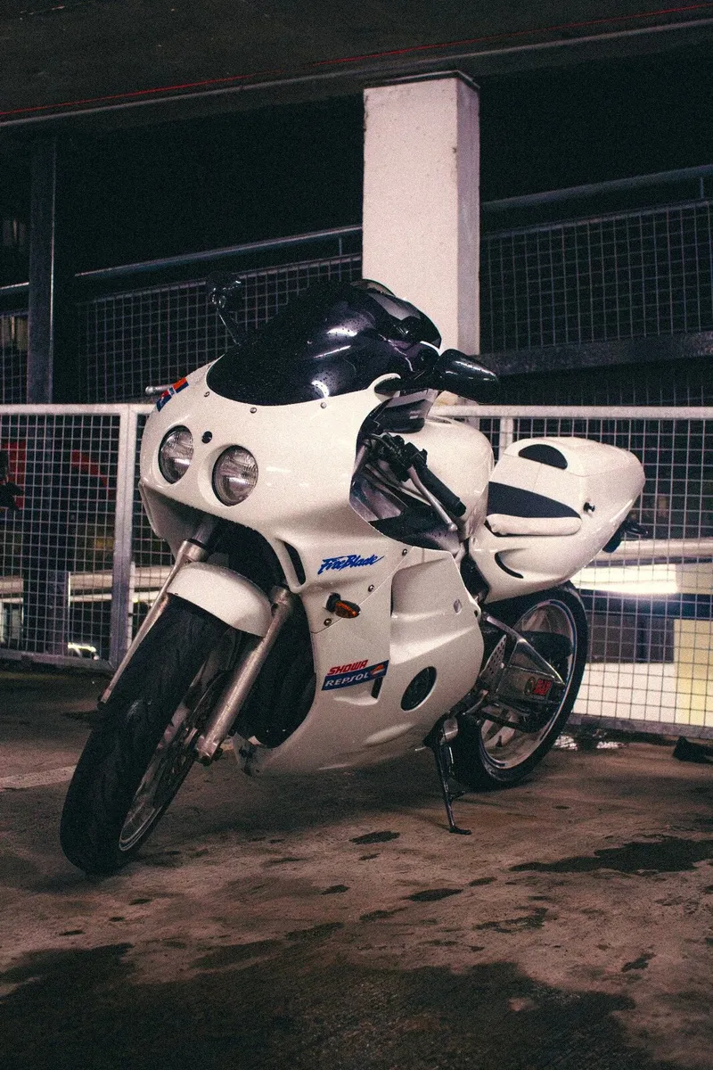 CBR 250 RR MC22 - Image 2