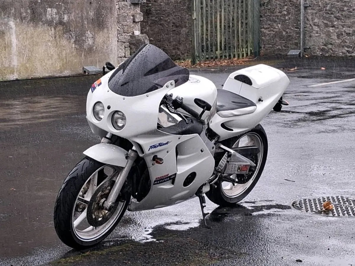 CBR 250 RR MC22 - Image 3