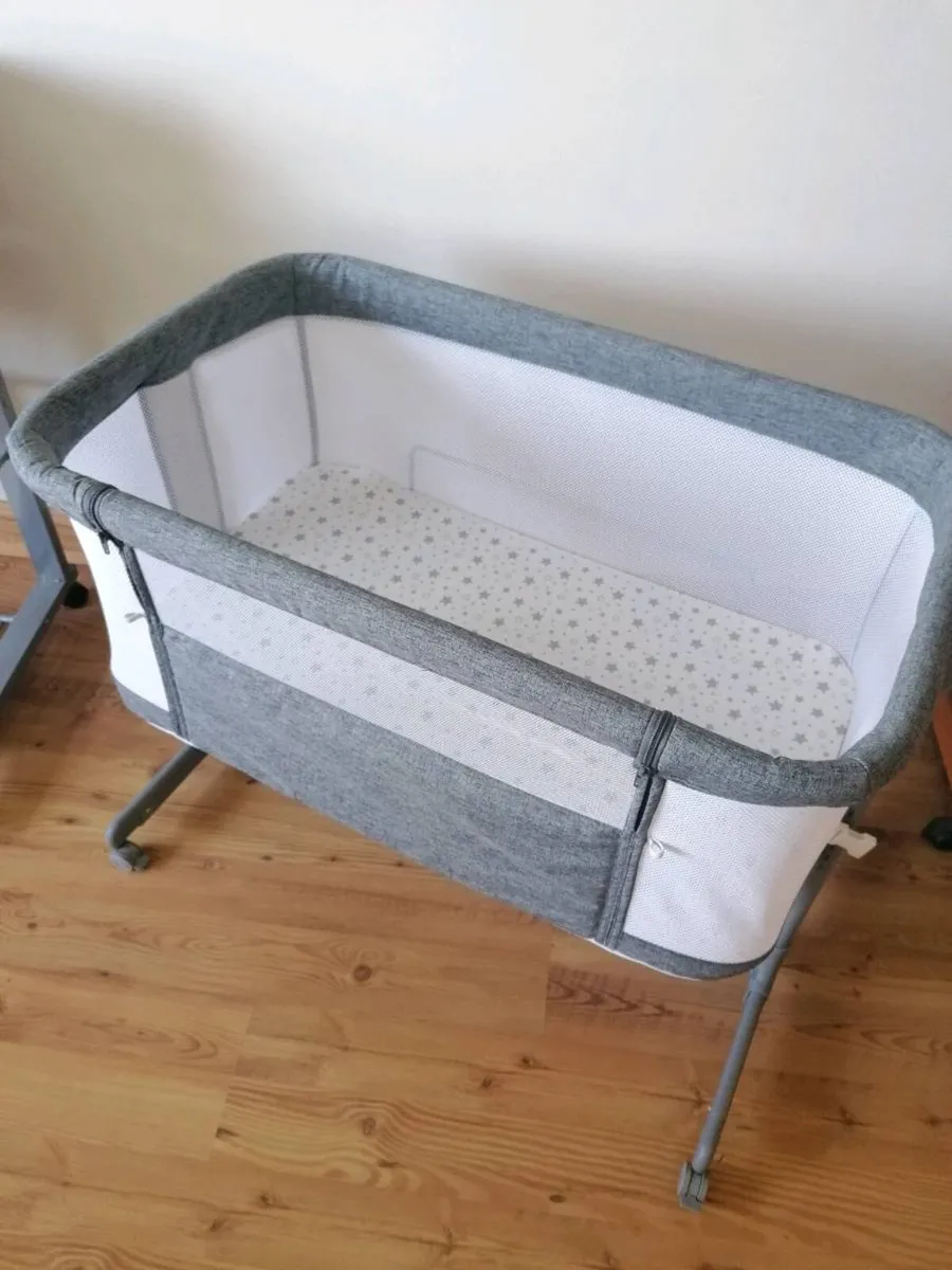 Babylo Co Sleeper crib - Image 1
