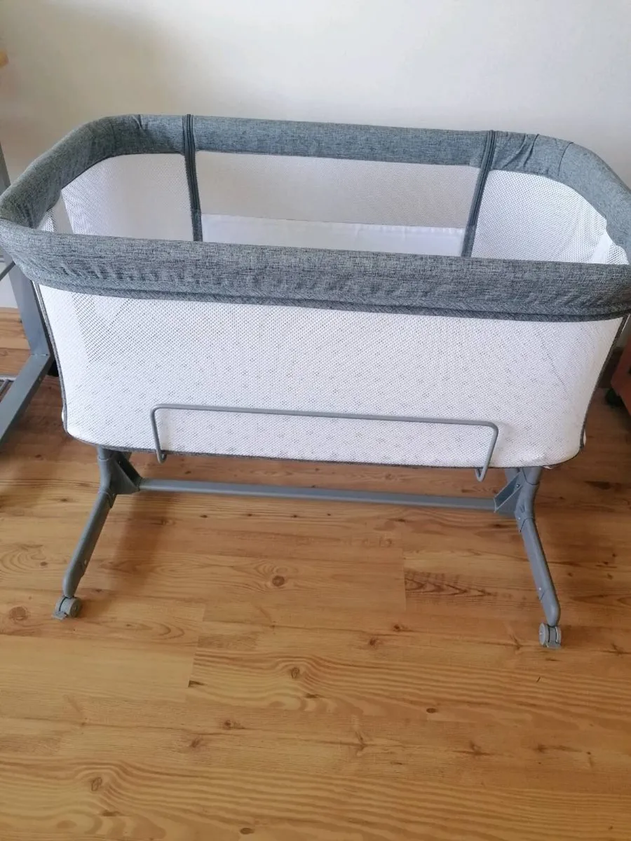 Babylo Co Sleeper crib - Image 4