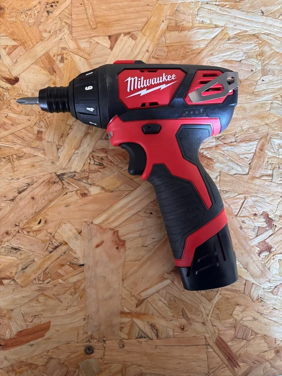 Milwaukee M12 compact Screwdriver - Image 1