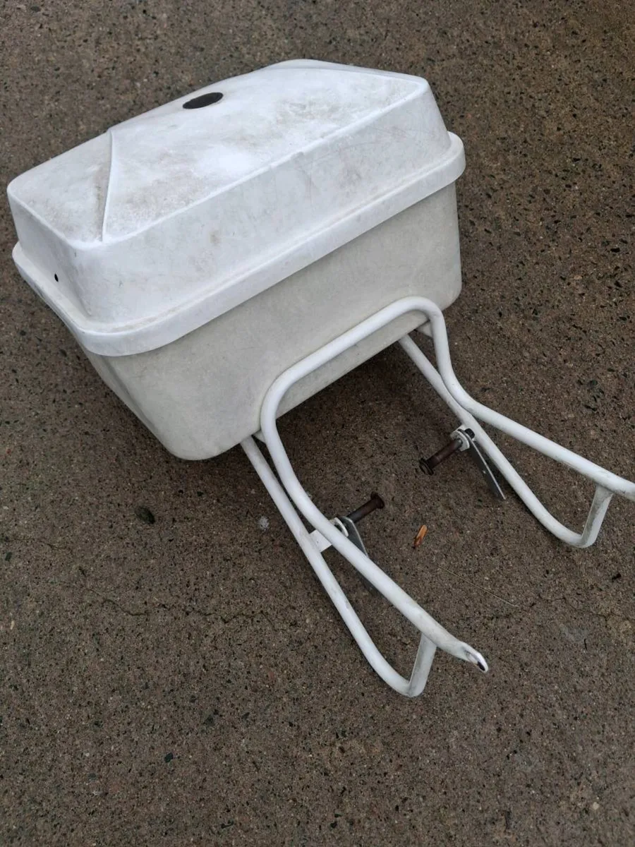 Honda c90 rack and box - Image 1