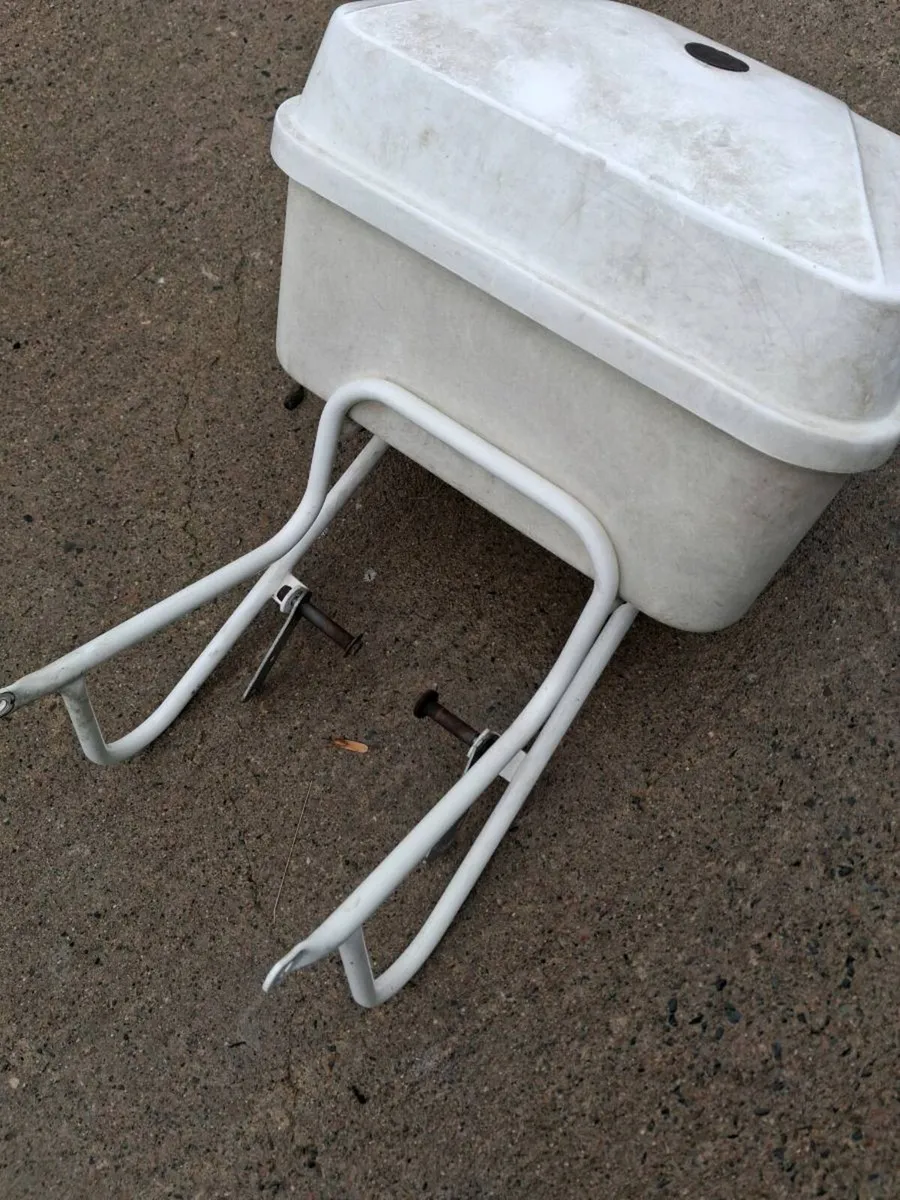 Honda c90 rack and box - Image 2