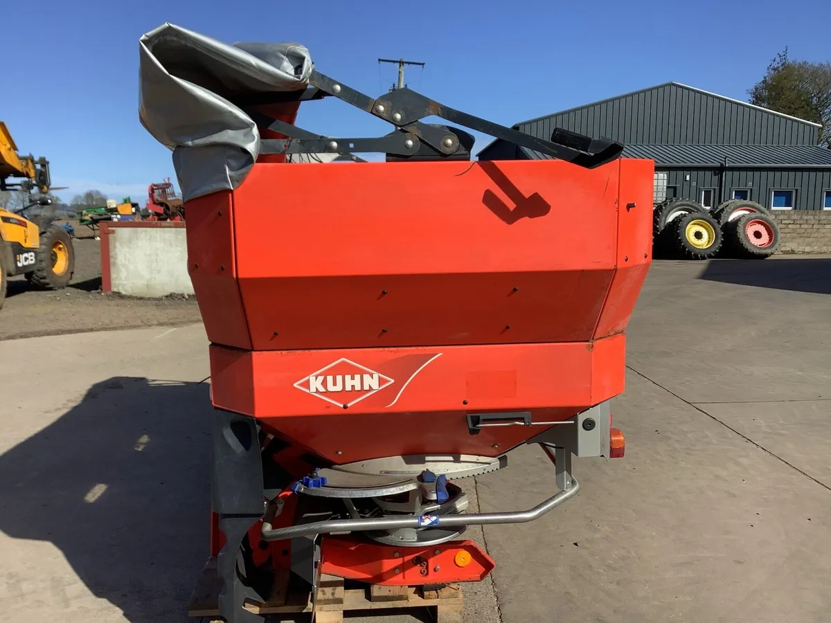 Kuhn Fertliiser Spreader - Image 2