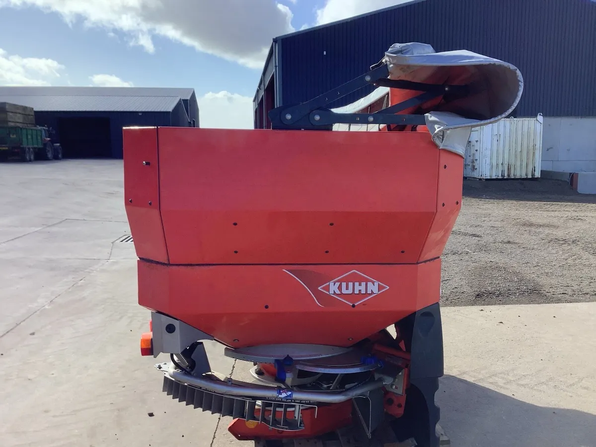 Kuhn Fertliiser Spreader - Image 3