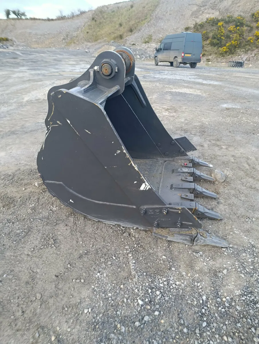 52 inch digging bucket 80mm pins 20 ton - Image 3