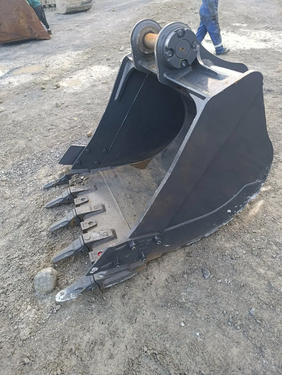 52 inch digging bucket 80mm pins 20 ton - Image 1