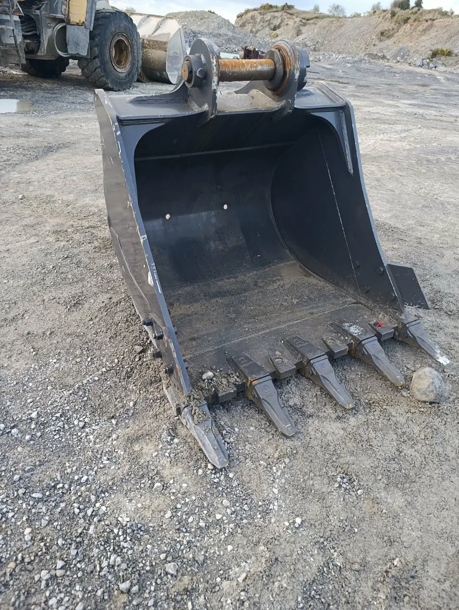 52 inch digging bucket 80mm pins 20 ton - Image 2