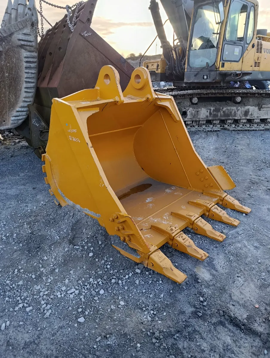 62 inch rock bucket 90mm pins 30 ton - Image 1