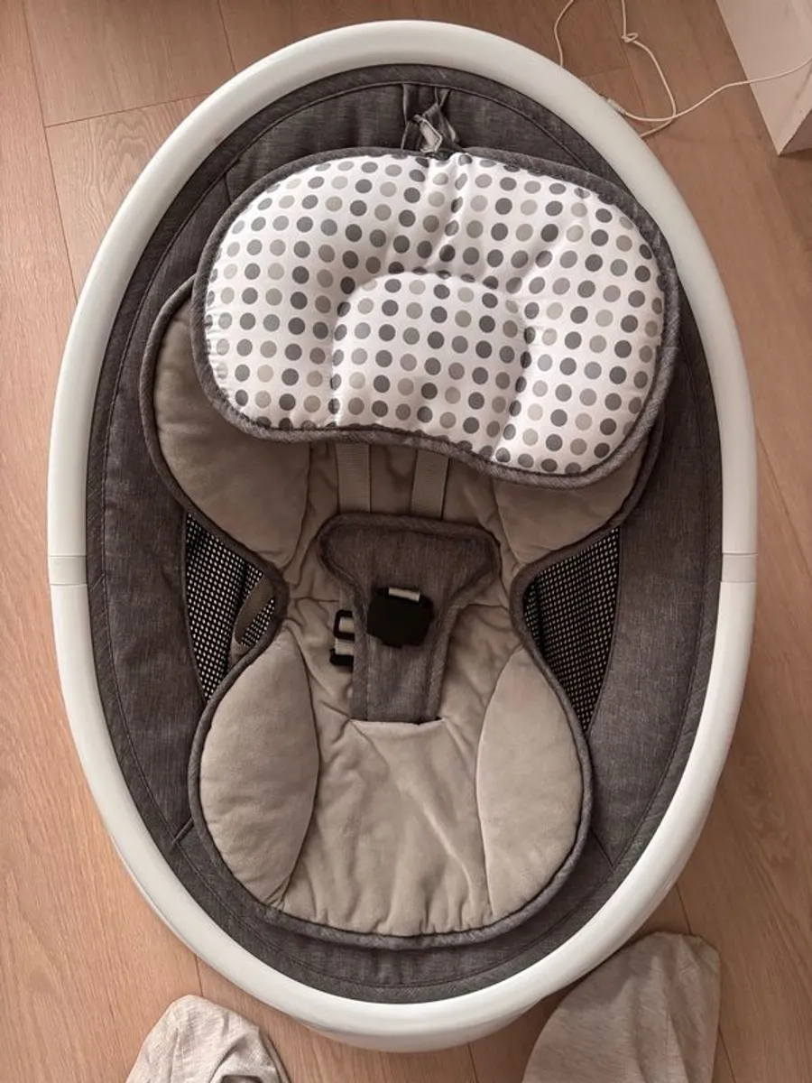 Munchkin Bluetooth Baby Swing Chair and Rocking Seat - Image 3