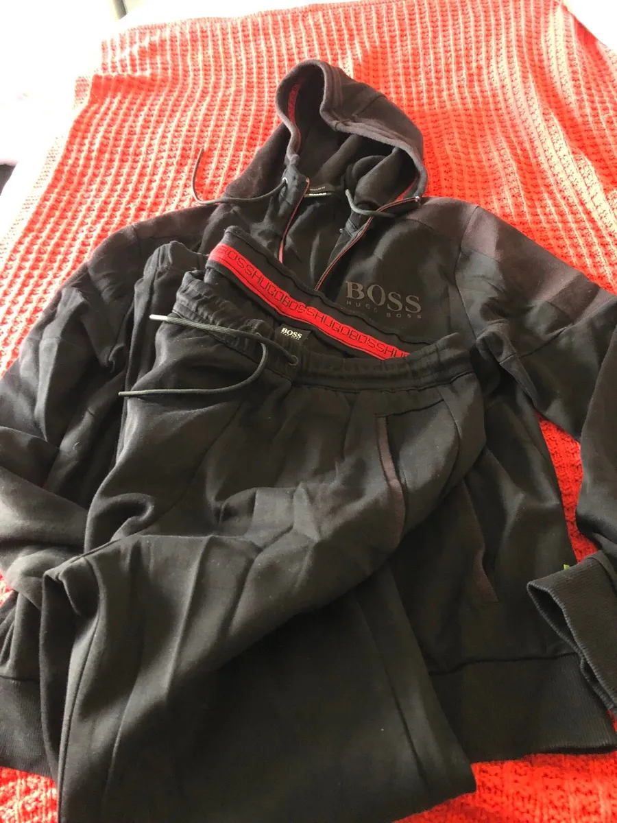 Mens Hugo boss tracksuit size S €60 - Image 2