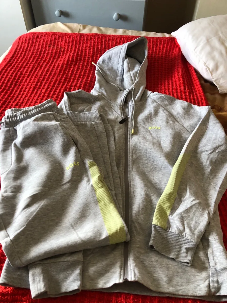 Mens Hugo Boss tracksuit suze S €60 - Image 1