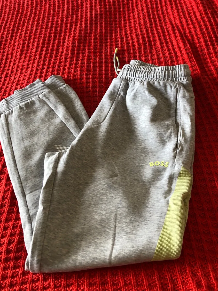 Mens Hugo Boss tracksuit suze S €60 - Image 2