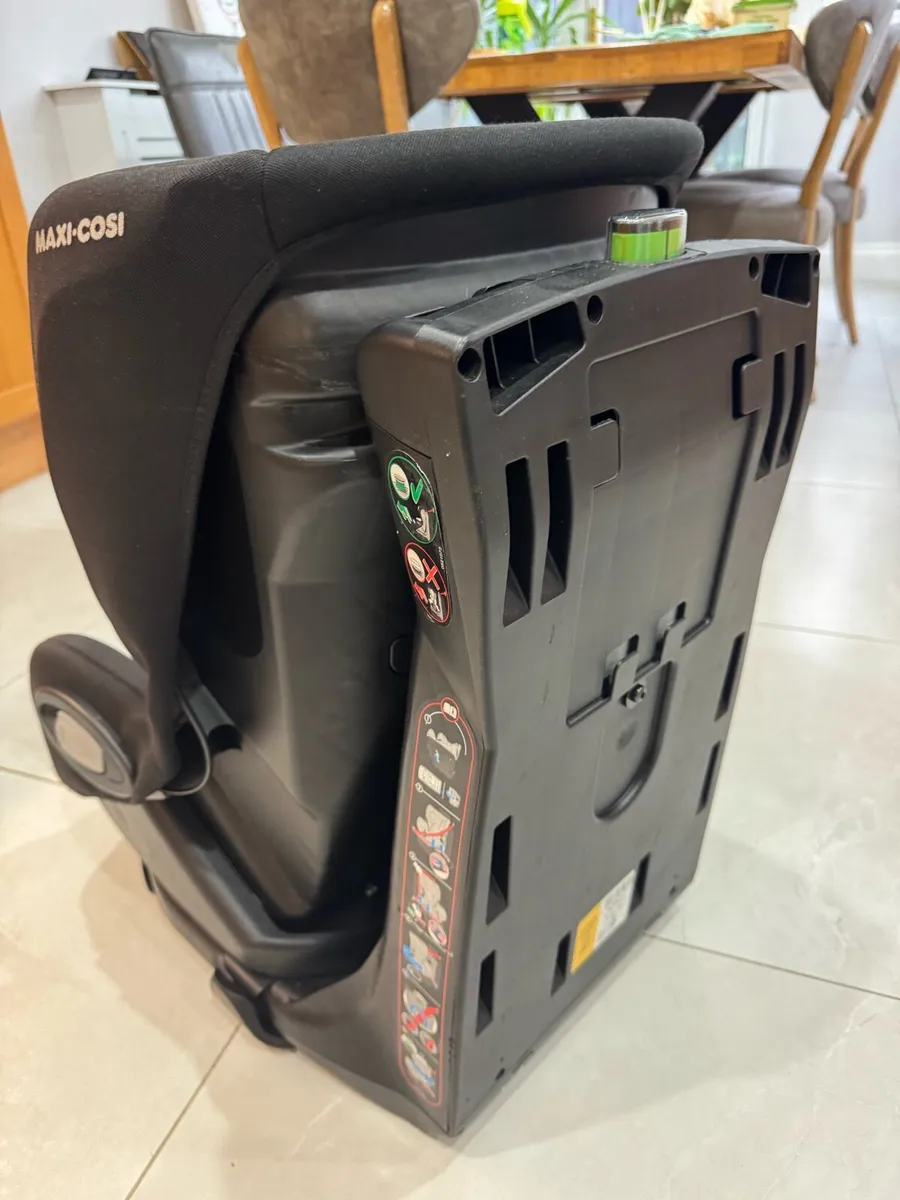 Maxi Cosi axiss swivel car seat - Image 3