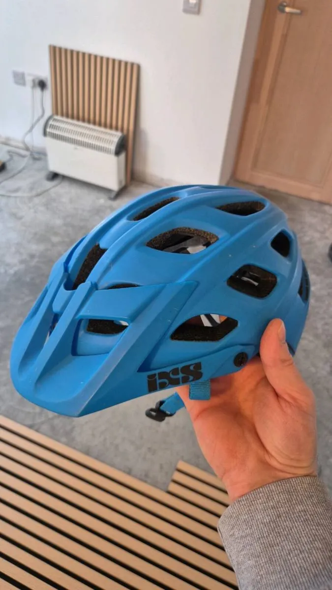 Kids bike helmet - Image 1