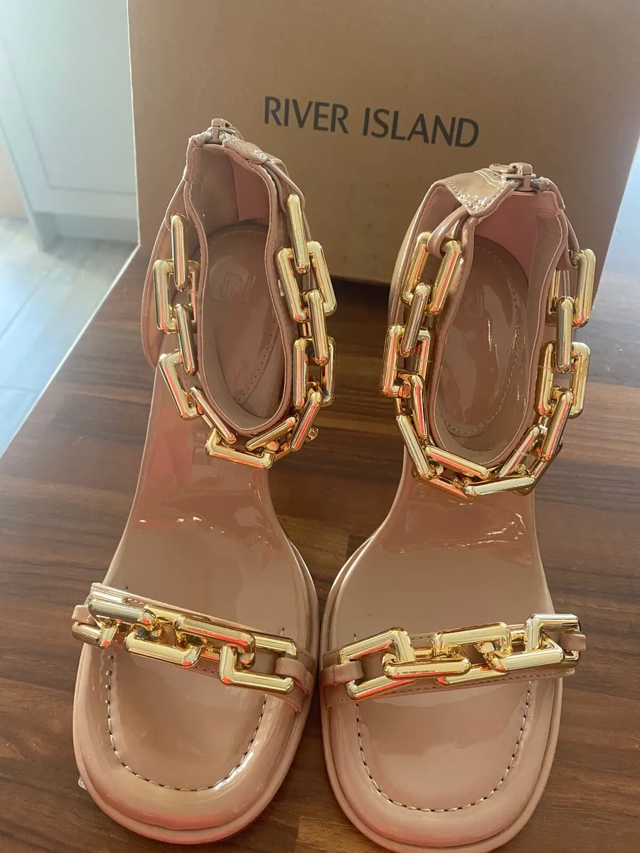 River Island Gold link heels - Image 3
